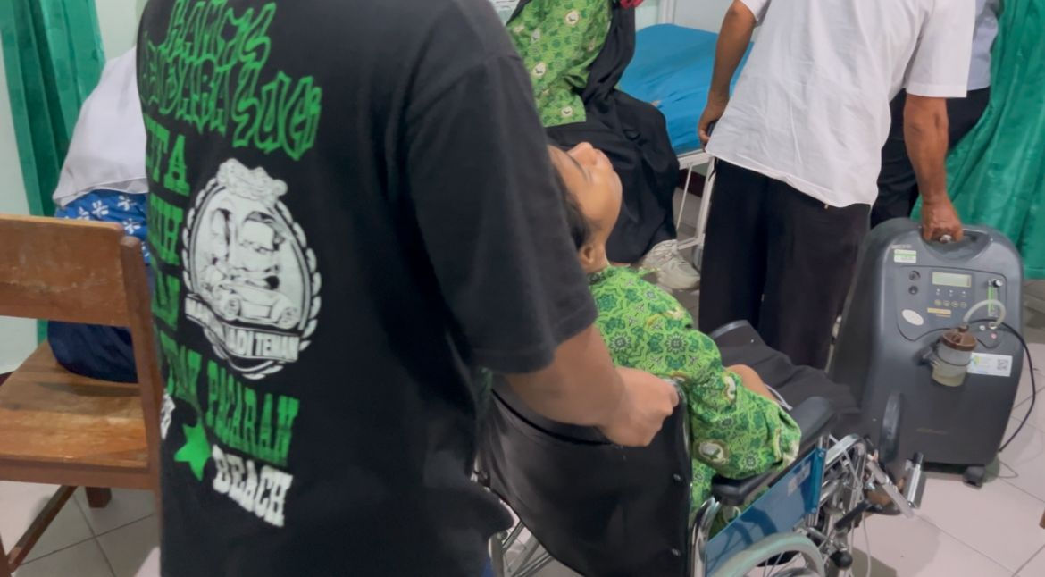 Makan Siang Program MBG, Puluhan Siswa di Palu Dilarikan ke RS