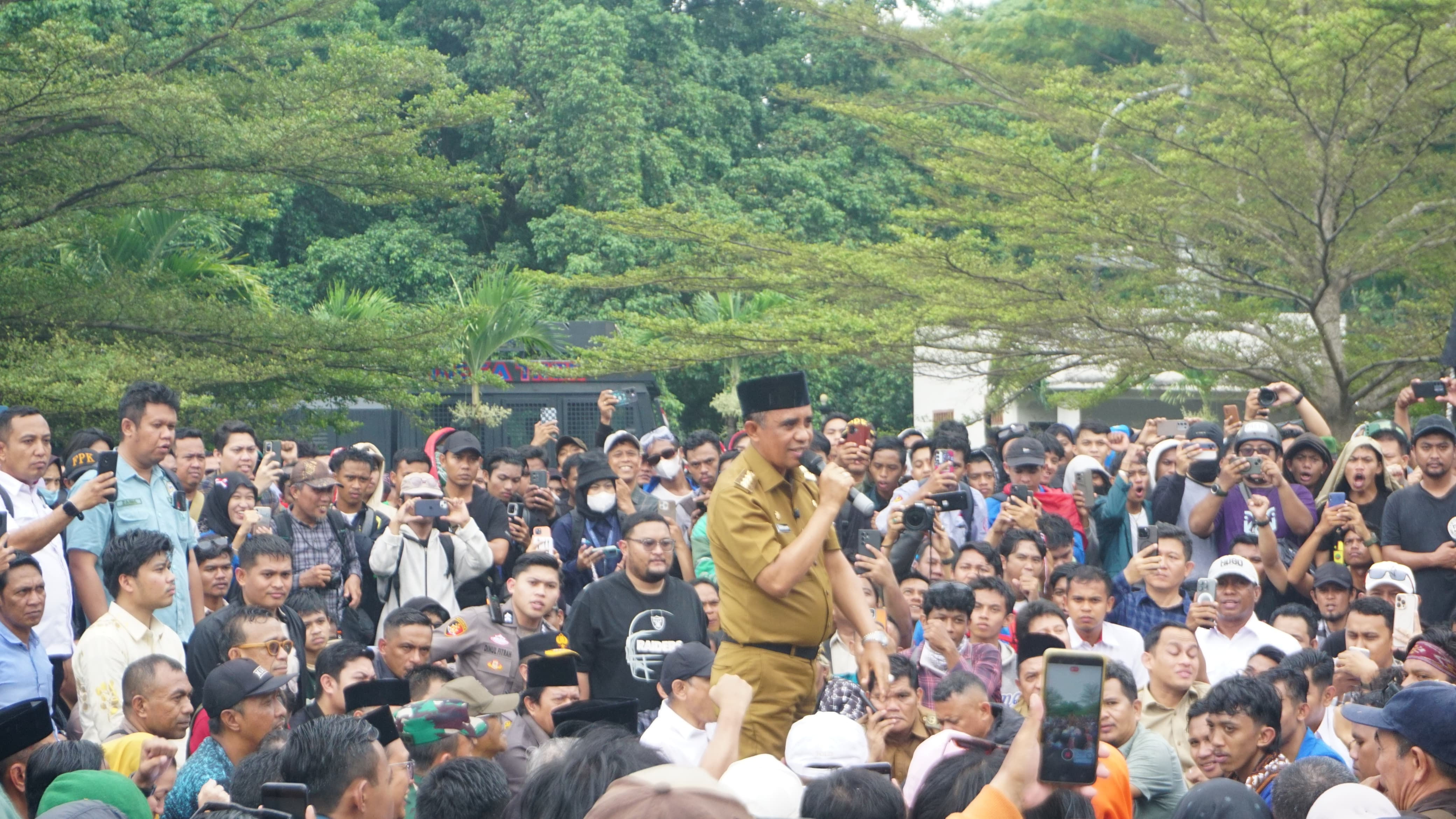Gubernur Sulteng Temui Massa Aksi, Janji Tindaklanjuti Aspirasi