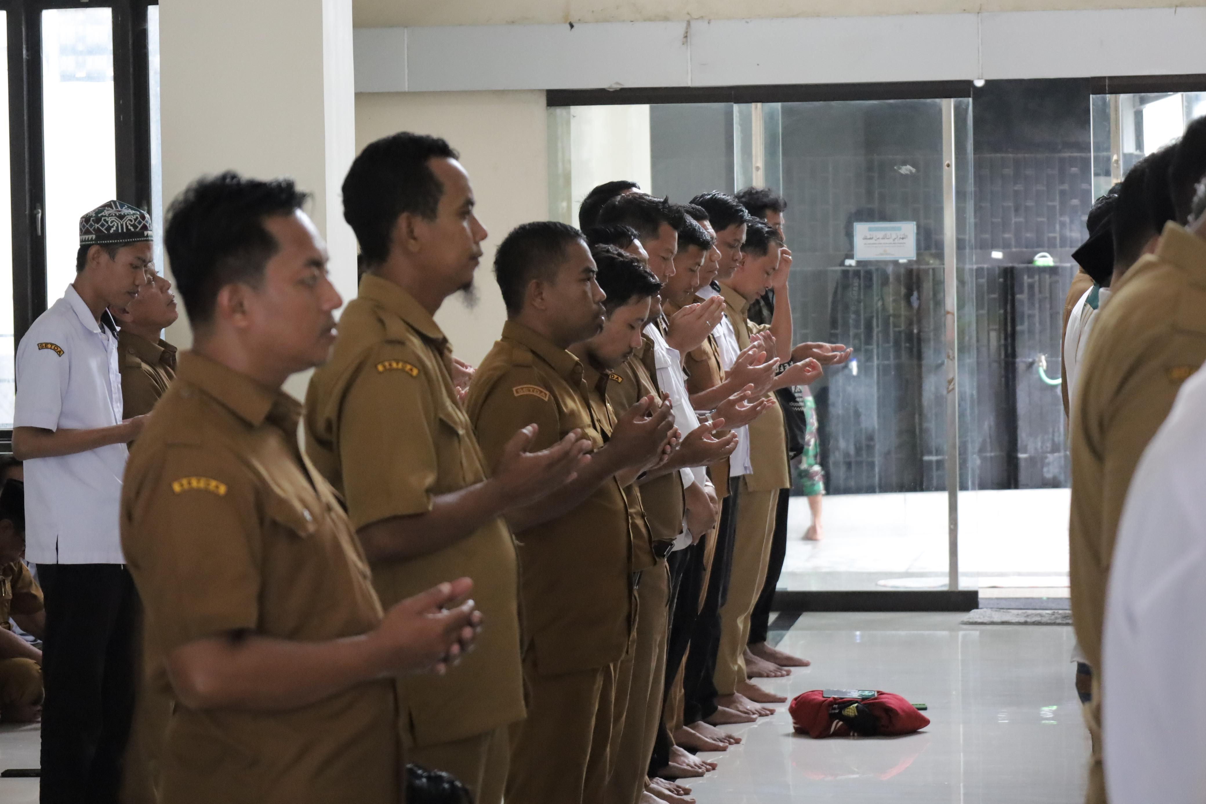 Di Tengah Aksi Massa, Sholat Ghoib Dipanjatkan untuk Korban Kericuhan Demonstrasi