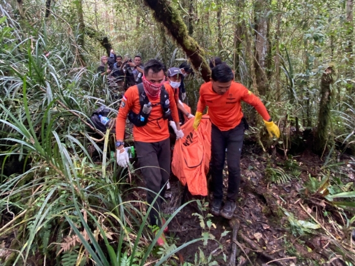 Pria Ditemukan Tak Bernyawa di Gunung Gawalise, Tim SAR Lakukan Evakuasi