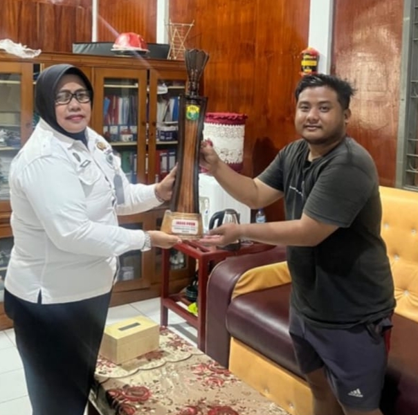 PBSI Buol Dukung Pembinaan Lapas Leok, Pesan Piala Karya Warga Binaan