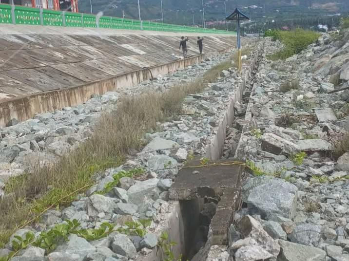 Beton Penutup Drainase di Kota Palu Hancur, Besinya Raib Digondol Maling