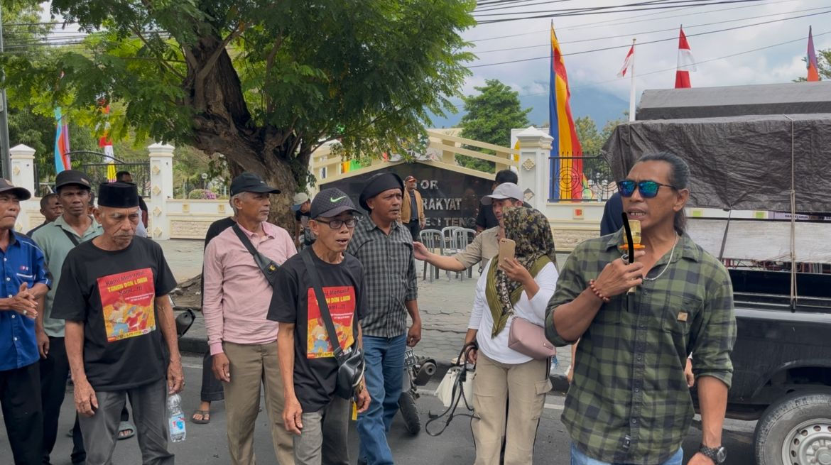 Petani Tolitoli Duduki DPRD Sulteng, Tuntut Penyelesaian Konflik Lahan Sawit