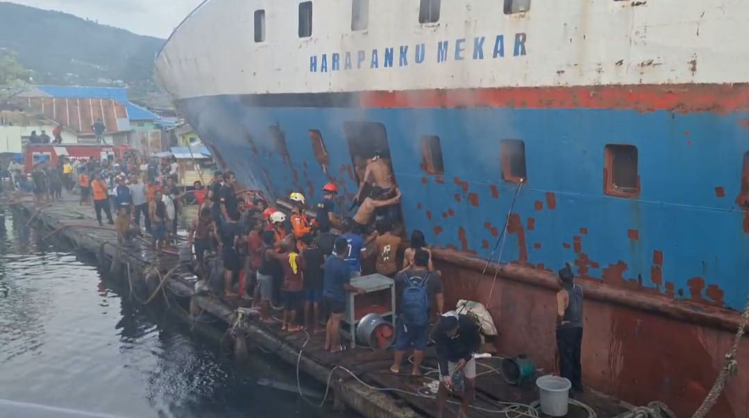 Kebakaran Kapal di Pelabuhan Rakyat Luwuk, Seluruh ABK Berhasil Diselamatkan