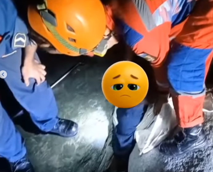 Damkar Palu Selamatkan Remaja yang Terjepit Saat Coba Ambil Uang di Tanggul Talise