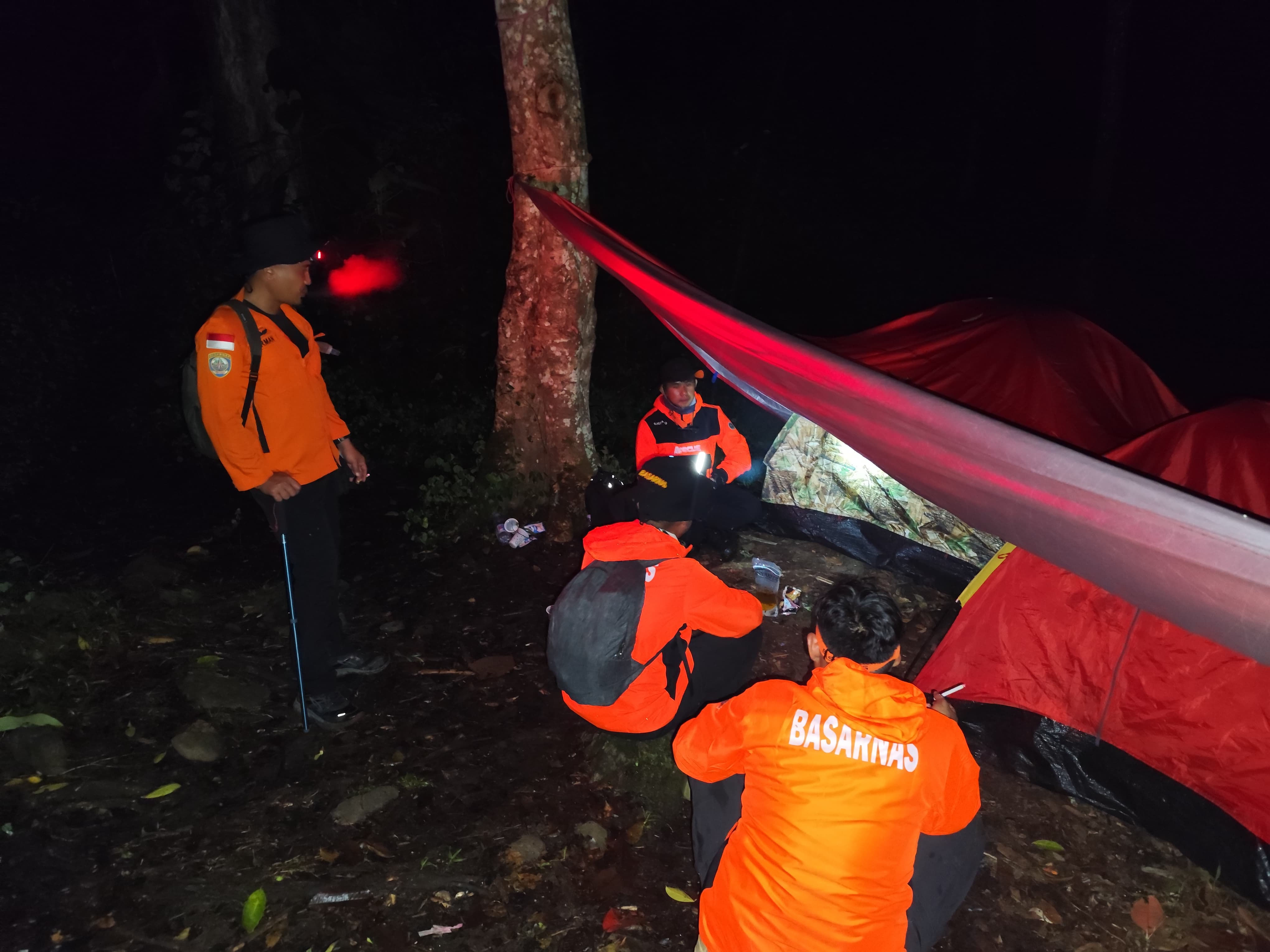 Terjebak Semalaman di Gunung Nokilalaki, Enam Pendaki Berhasil Dievakuasi Selamat