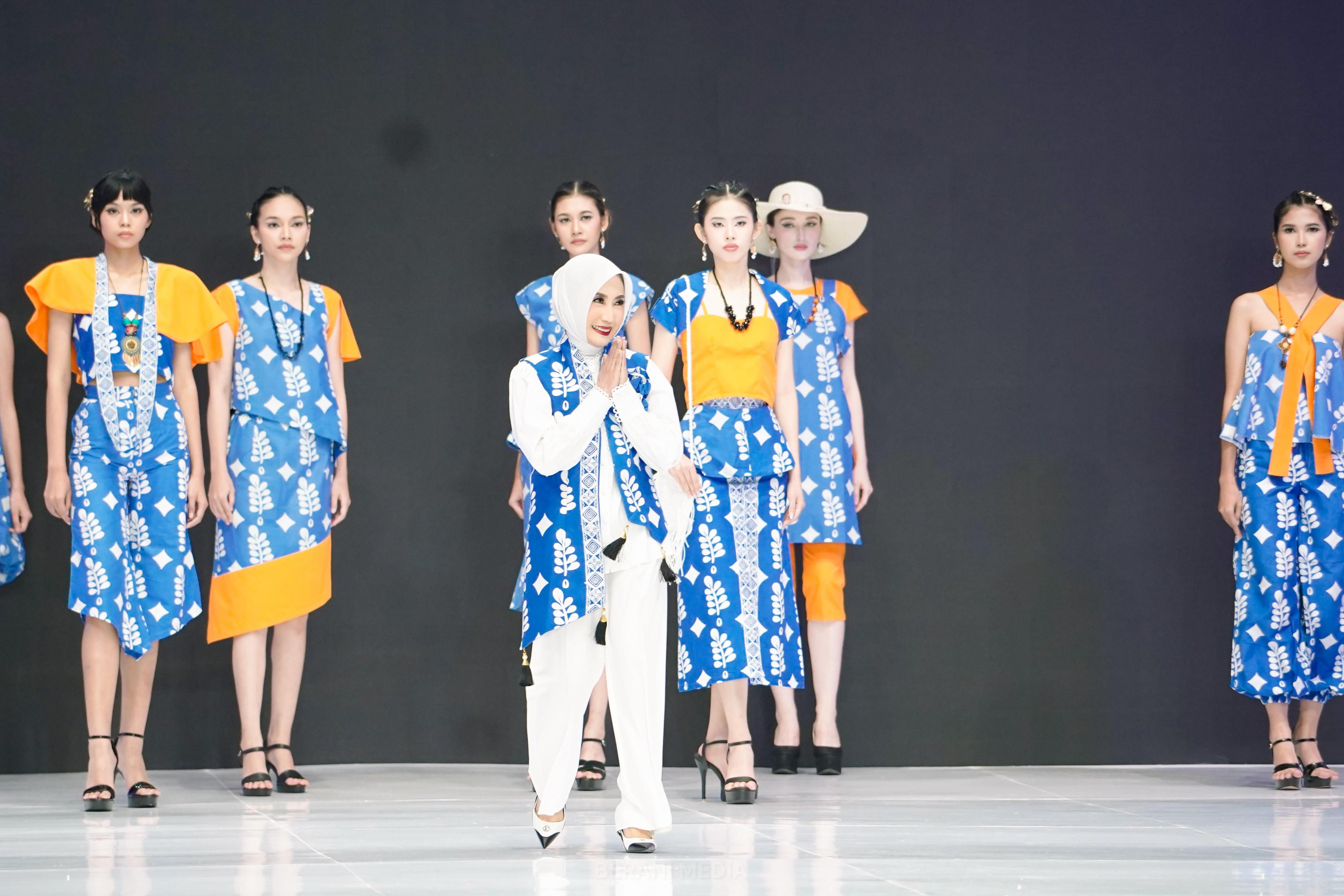Batik Banava Khas Sulteng Tampil di Panggung Jogja Fashion Week 2025